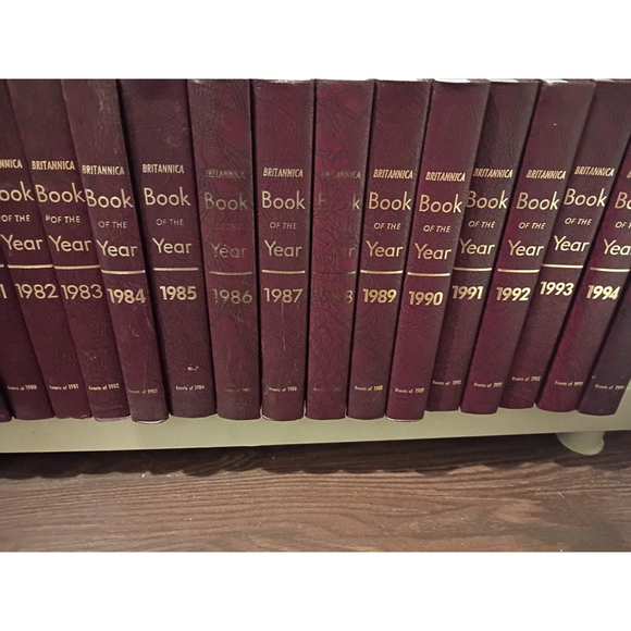 Vintage Britanica Book of The Year Set of 22 Hardcover Books In Great Condition - Picture 2 of 5